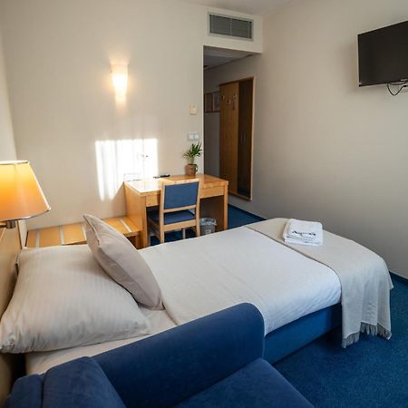 Hotel Jeruzalem 柳托梅尔 外观 照片