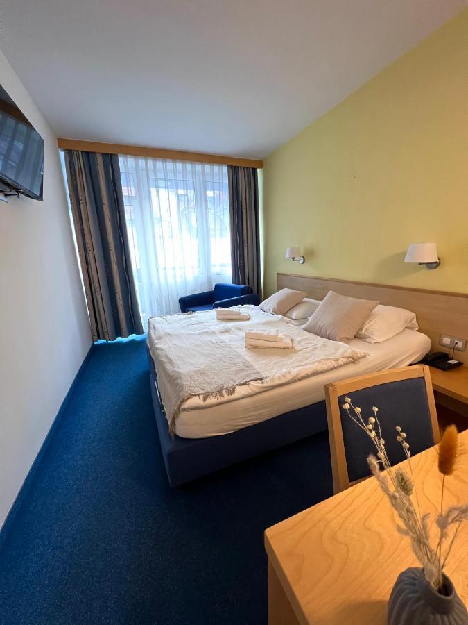 Hotel Jeruzalem 柳托梅尔 外观 照片