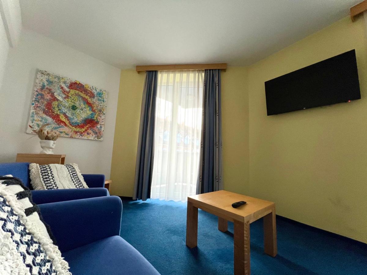 Hotel Jeruzalem 柳托梅尔 外观 照片