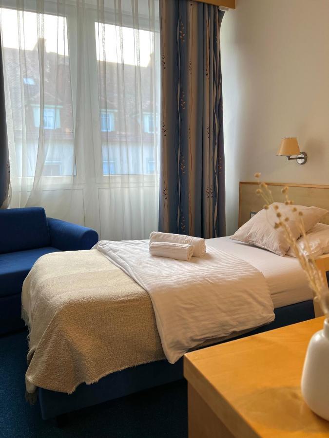 Hotel Jeruzalem 柳托梅尔 外观 照片