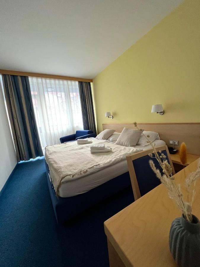 Hotel Jeruzalem 柳托梅尔 外观 照片