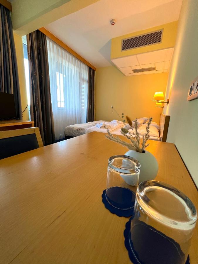 Hotel Jeruzalem 柳托梅尔 外观 照片
