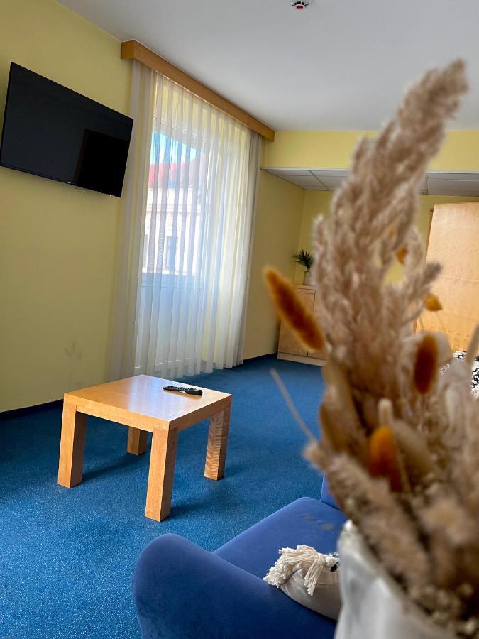 Hotel Jeruzalem 柳托梅尔 外观 照片