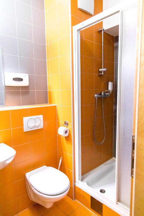 Hotel Jeruzalem 柳托梅尔 外观 照片