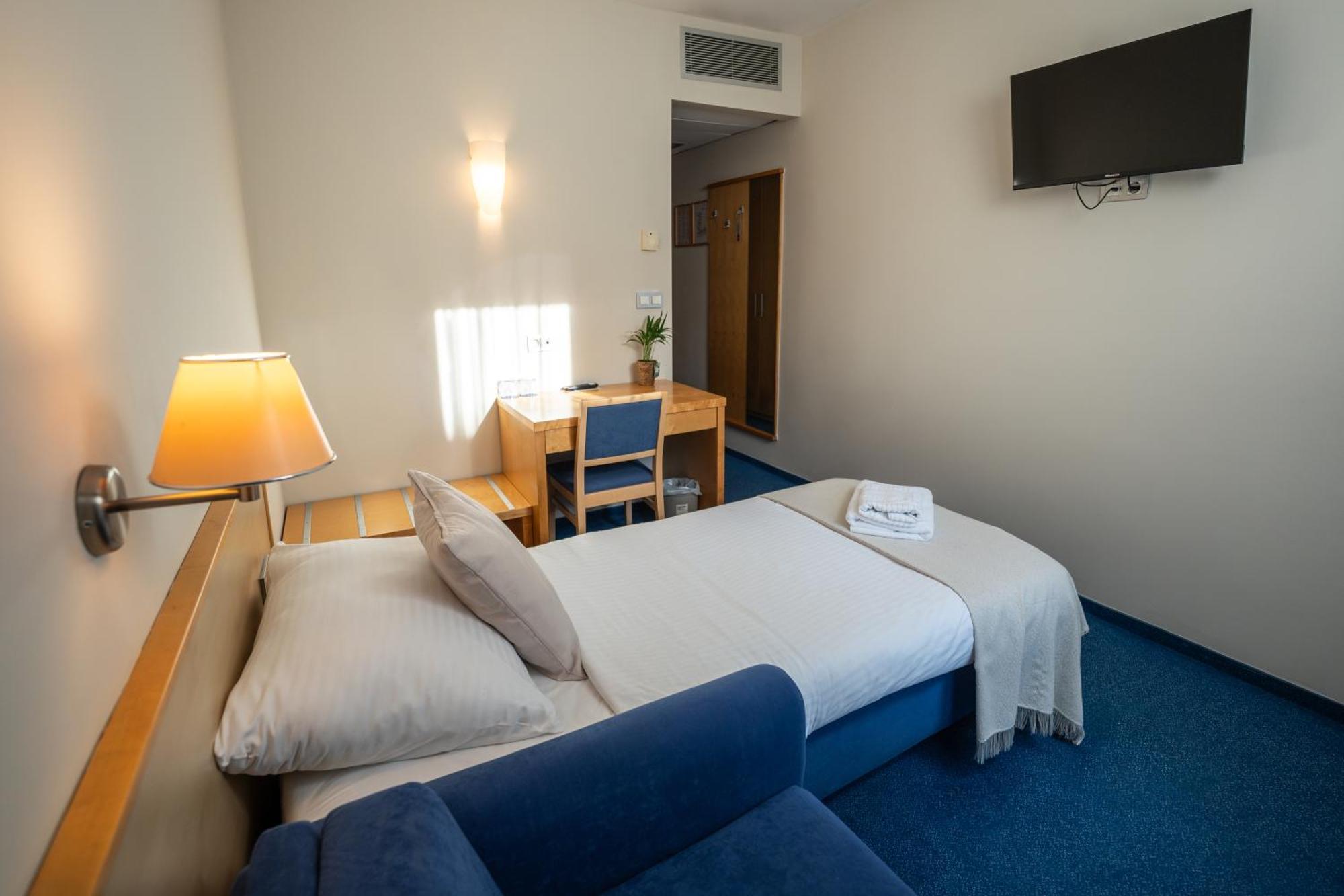 Hotel Jeruzalem 柳托梅尔 外观 照片