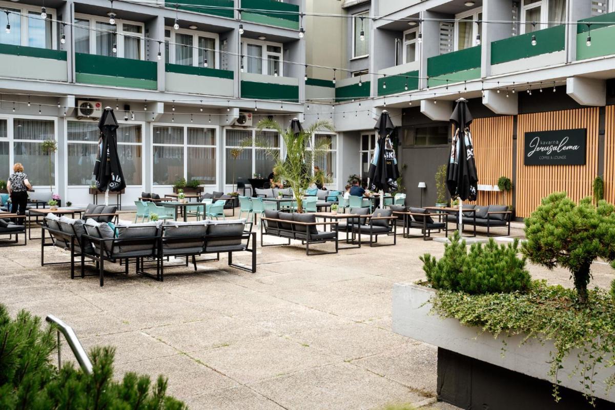 Hotel Jeruzalem 柳托梅尔 外观 照片